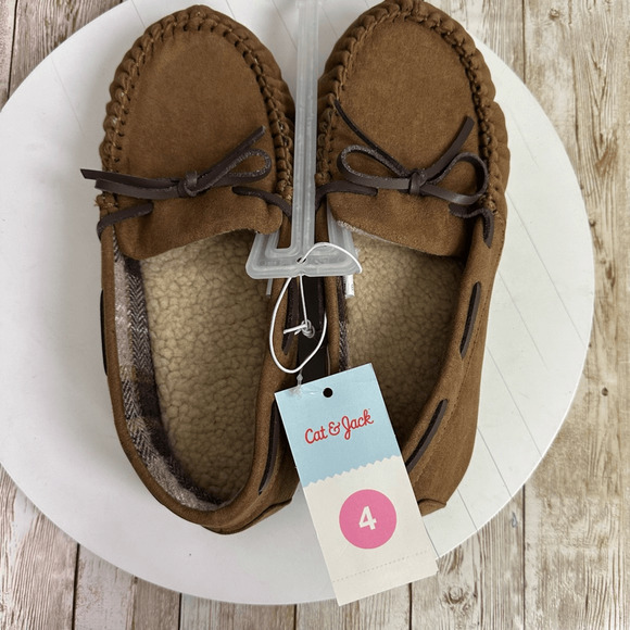 Cat & Jack Other - Cat & Jack Kids Slippers Size 4